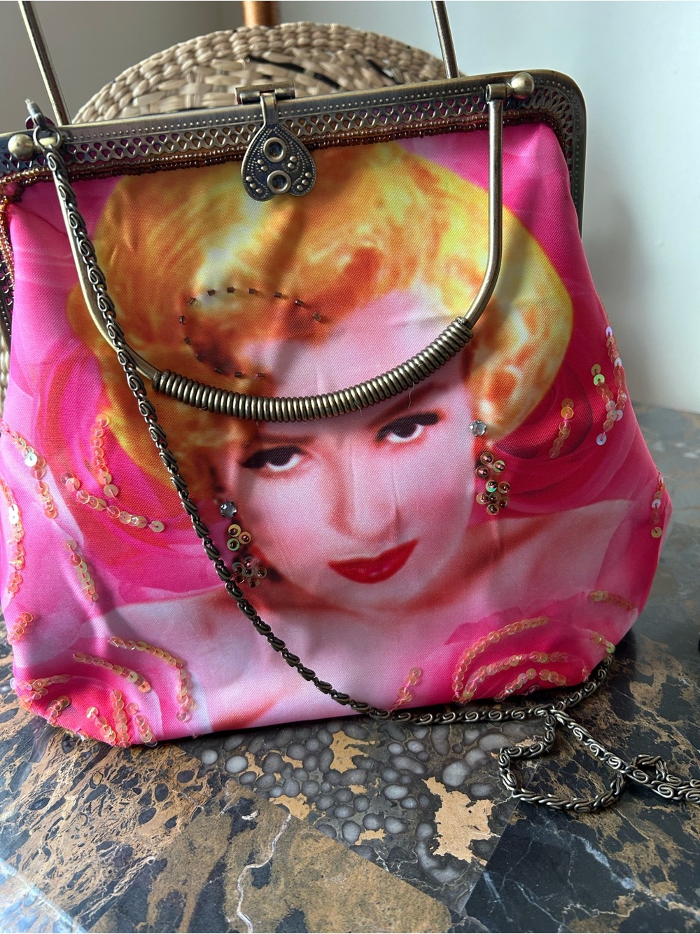 Pink Vintage-Style Portrait Frame Chain Handbag
